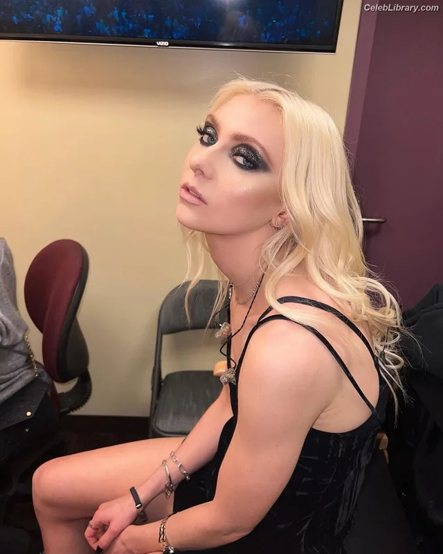 Taylor Momsen photo 2 of 1237