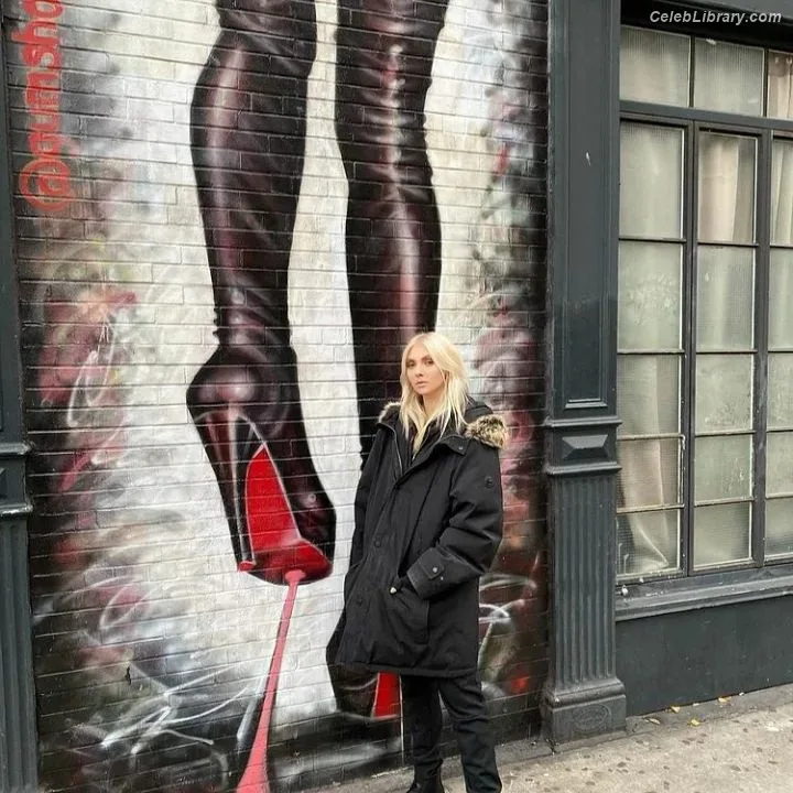 Taylor Momsen photo 12 of 1237