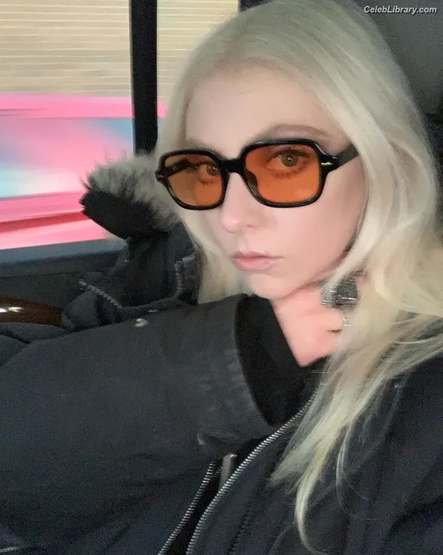 Taylor Momsen photo 16 of 1237