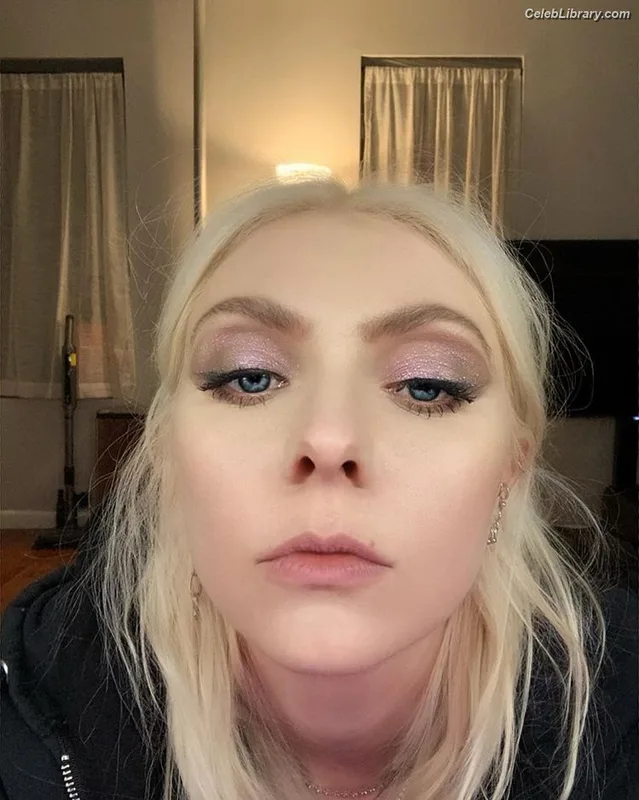 Taylor Momsen photo 18 of 1237