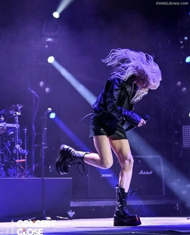 Taylor Momsen photo 24 of 1237