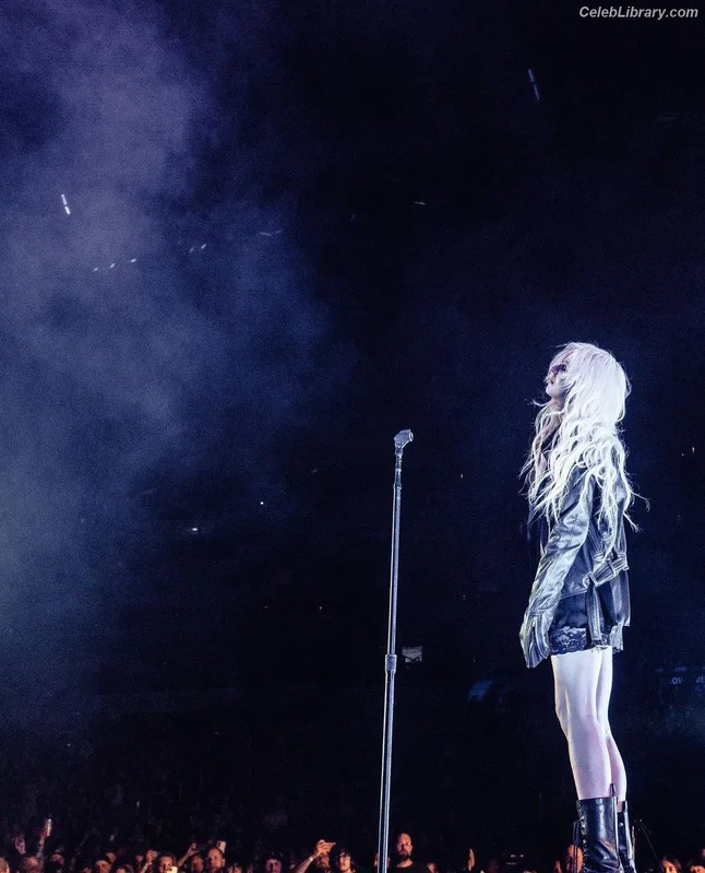 Taylor Momsen photo 3 of 1237