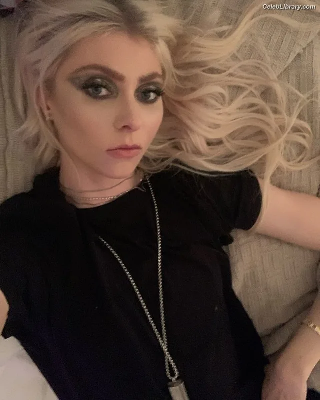Taylor Momsen photo 19 of 1237
