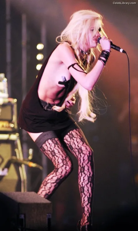 Taylor Momsen photo 4 of 1237