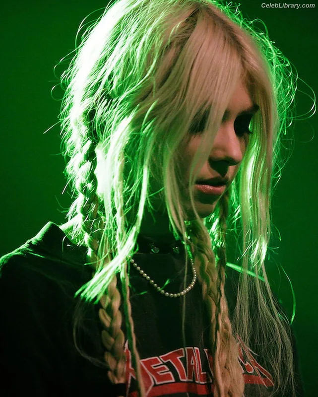 Taylor Momsen photo 7 of 1237