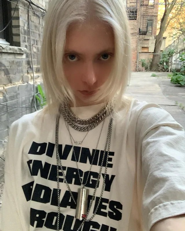 Taylor Momsen photo 9 of 1237
