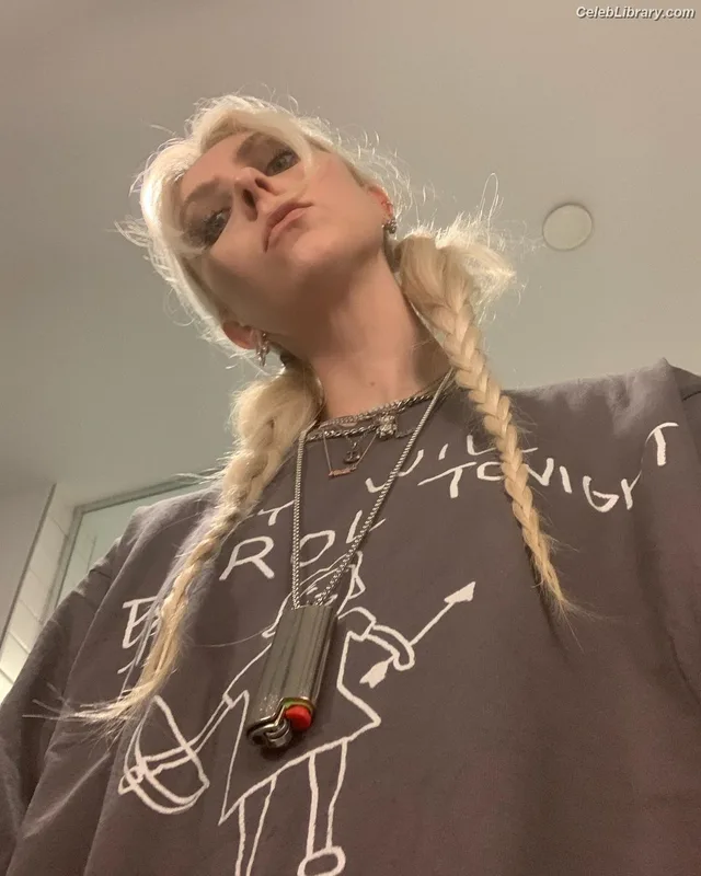 Taylor Momsen photo 15 of 1237