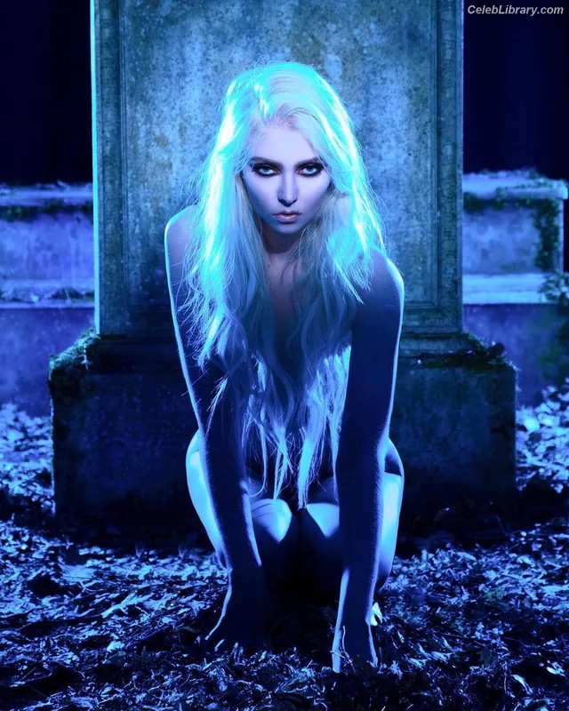Taylor Momsen photo 22 of 1237