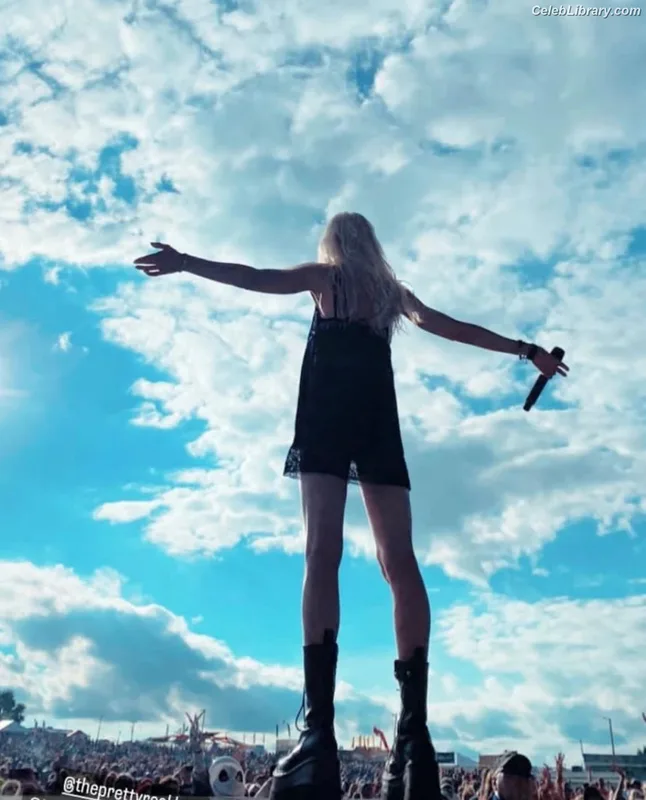 Taylor Momsen photo 5 of 1237