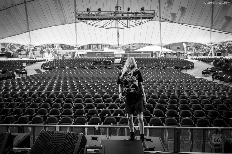 Taylor Momsen photo 7 of 1237