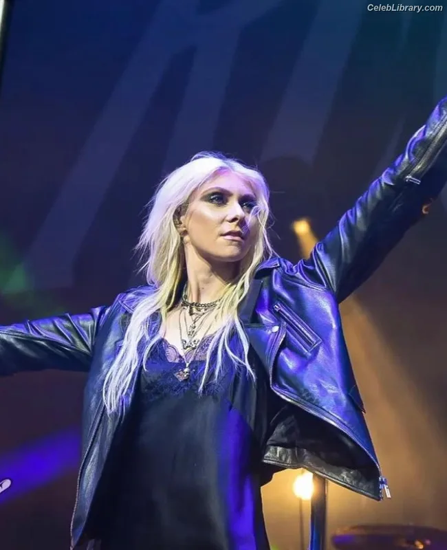 Taylor Momsen photo 13 of 1237