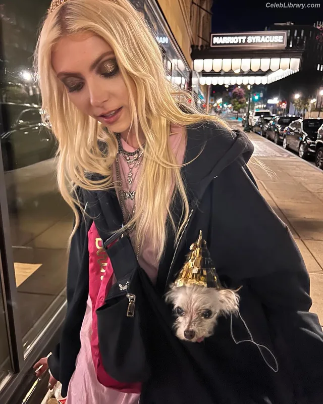 Taylor Momsen photo 16 of 1237