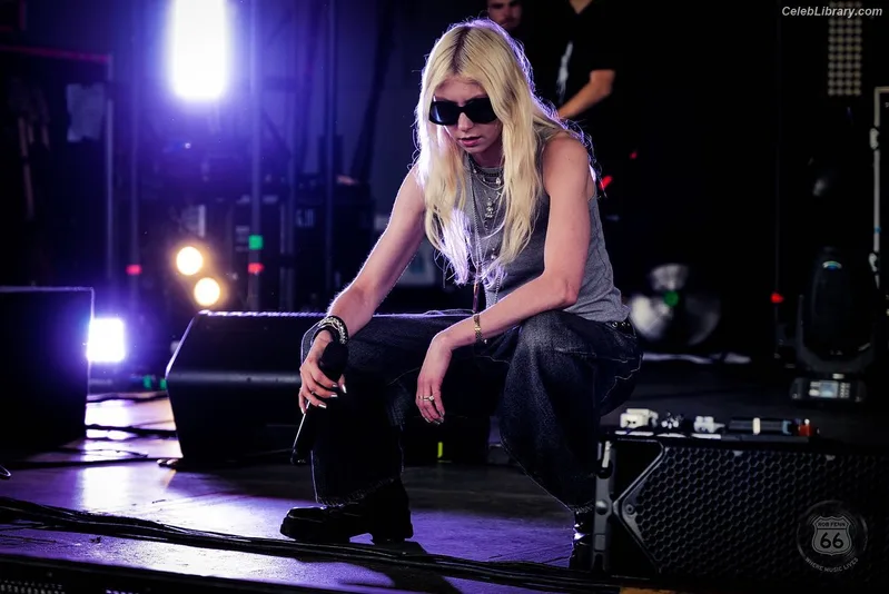 Taylor Momsen photo 19 of 1237