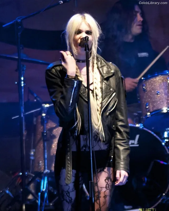 Taylor Momsen photo 24 of 1237
