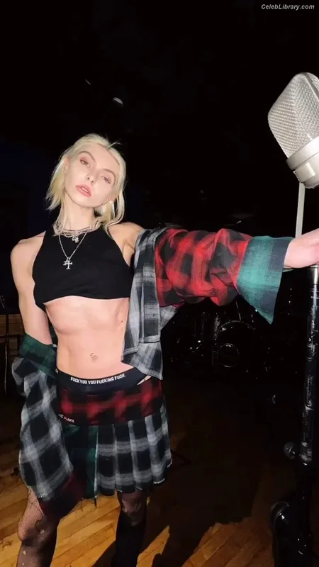 Taylor Momsen photo 17 of 1237