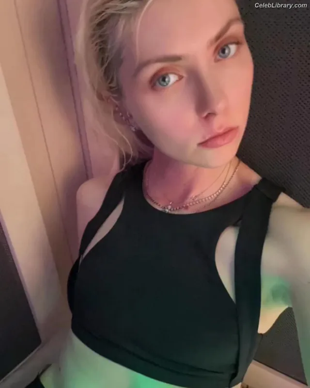 Taylor Momsen photo 1 of 1237