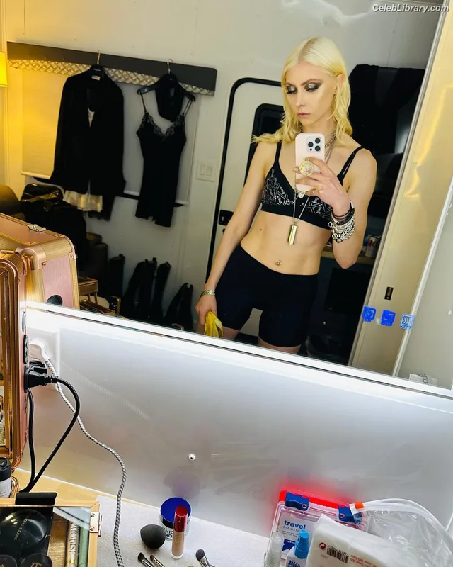 Taylor Momsen photo 6 of 1237