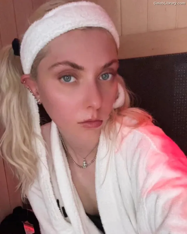 Taylor Momsen photo 10 of 1237