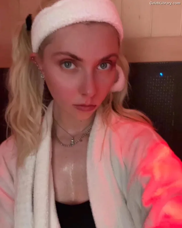 Taylor Momsen photo 12 of 1237
