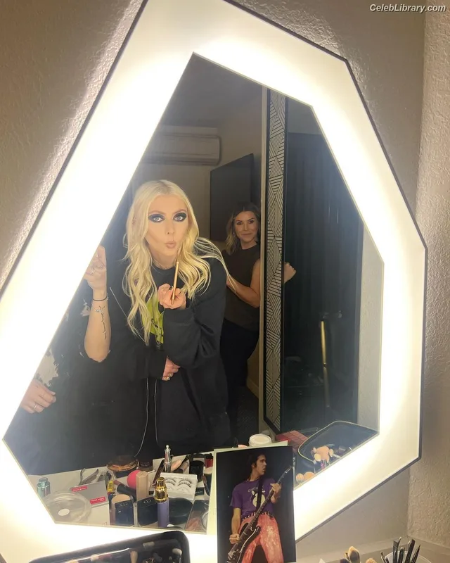 Taylor Momsen photo 18 of 1237