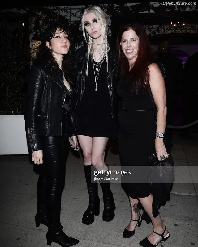 Taylor Momsen photo 22 of 1237