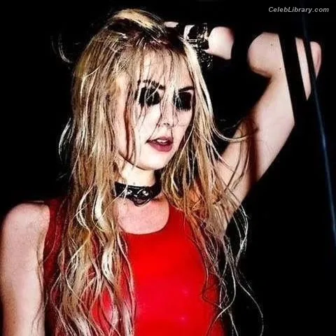 Taylor Momsen photo 1 of 1237