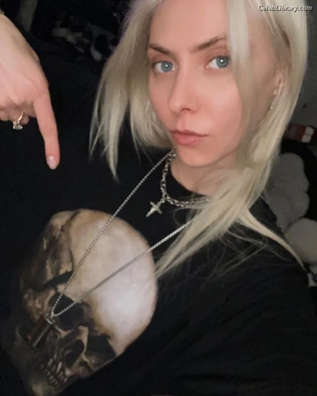 Taylor Momsen photo 3 of 1237