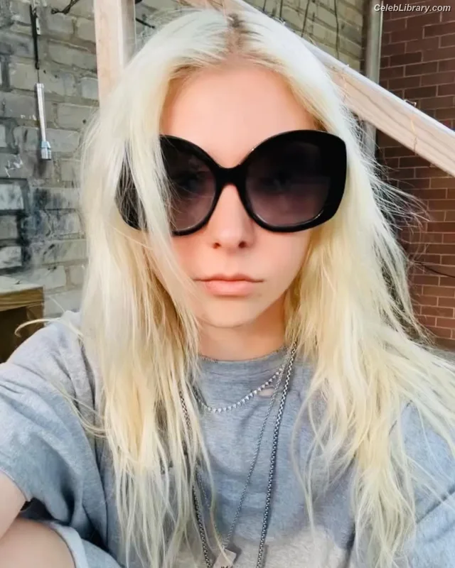 Taylor Momsen photo 6 of 1237