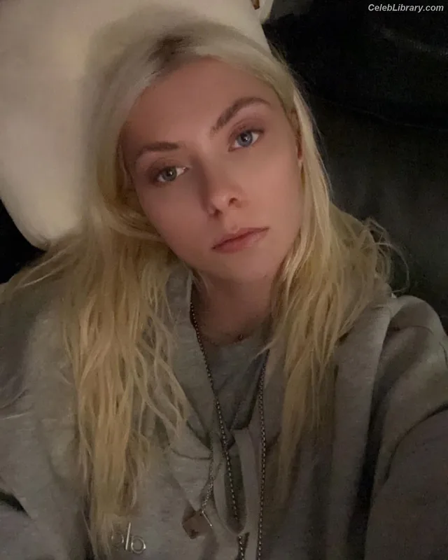 Taylor Momsen photo 12 of 1237