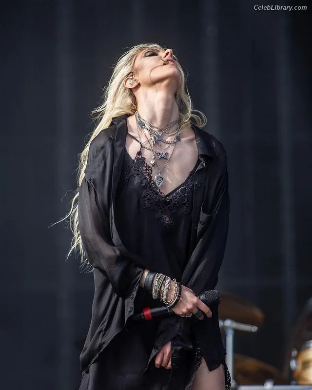 Taylor Momsen photo 15 of 1237