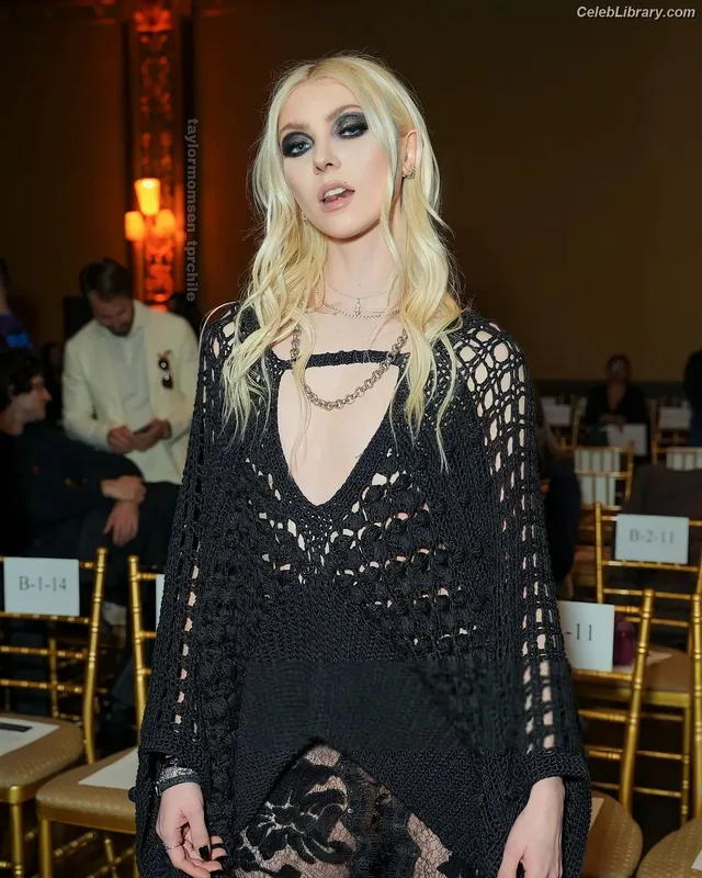 Taylor Momsen photo 3 of 1237