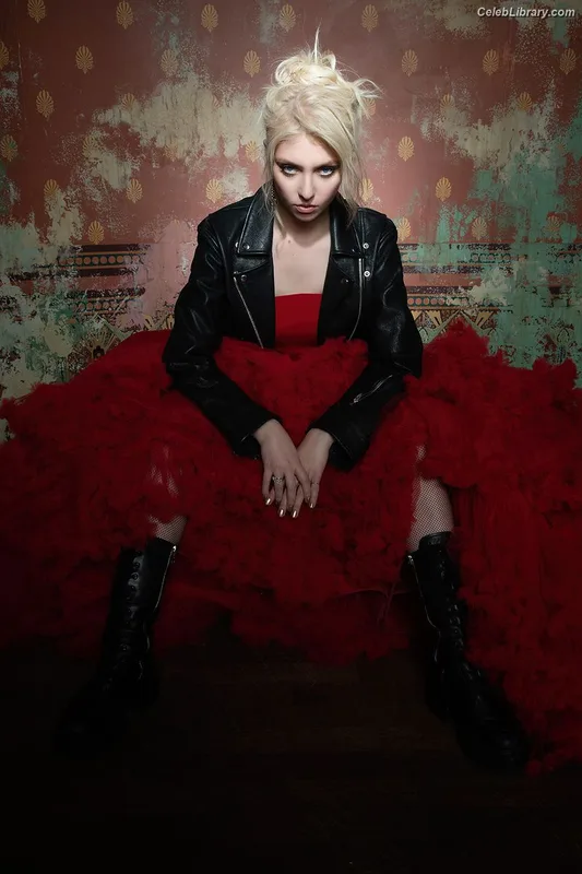 Taylor Momsen photo 15 of 1237