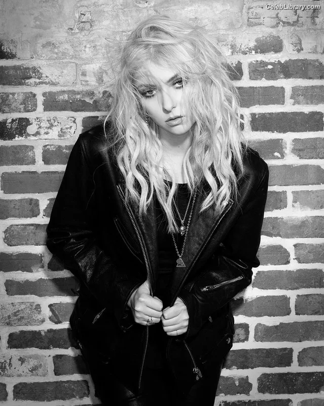 Taylor Momsen photo 9 of 1237