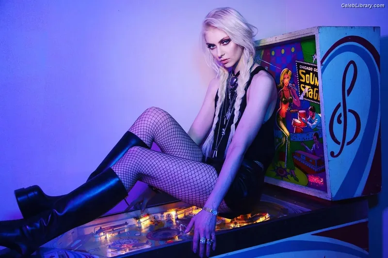 Taylor Momsen photo 17 of 1237