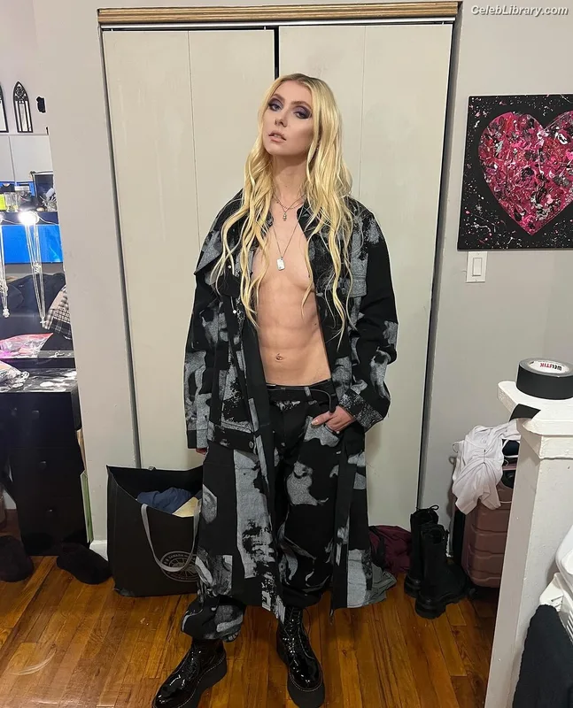 Taylor Momsen photo 18 of 1237