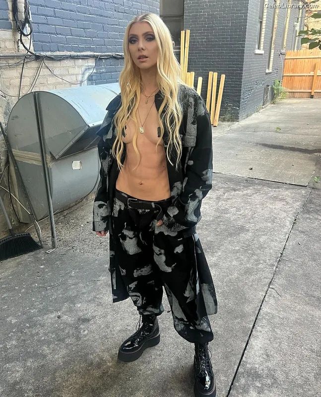 Taylor Momsen photo 20 of 1237