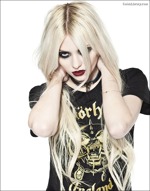 Taylor Momsen photo 6 of 1237