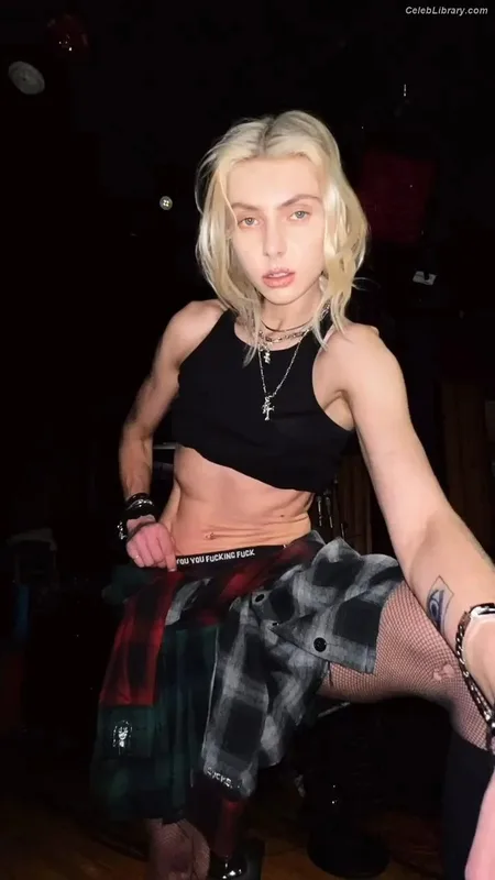 Taylor Momsen photo 10 of 1237