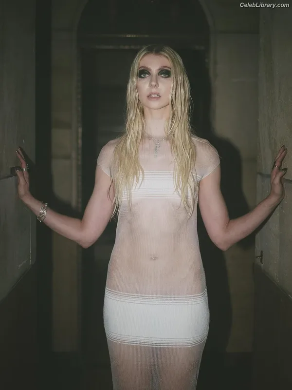 Taylor Momsen photo 4 of 1237