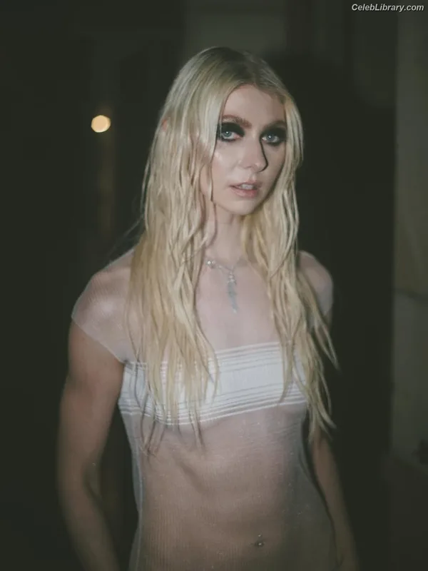 Taylor Momsen photo 6 of 1237