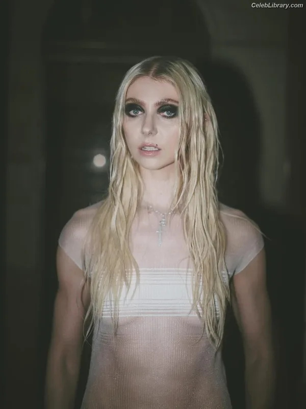 Taylor Momsen photo 9 of 1237