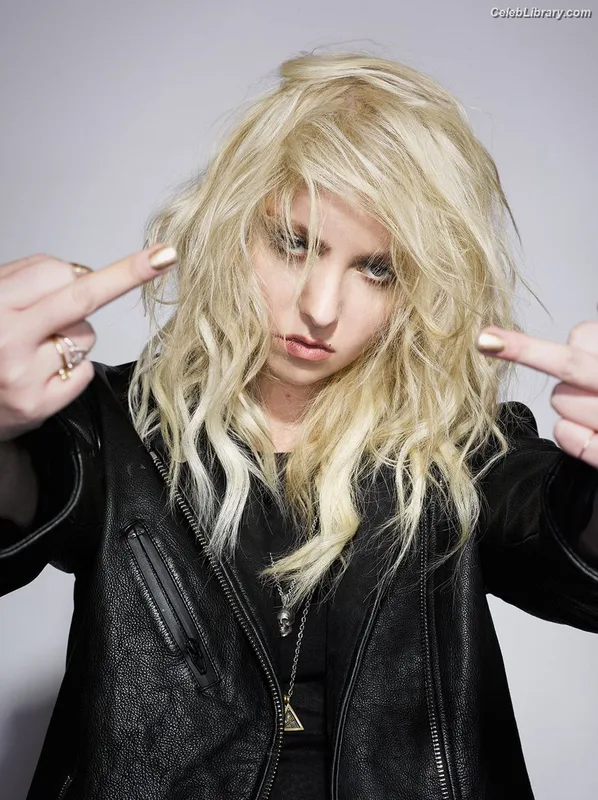 Taylor Momsen photo 13 of 1237