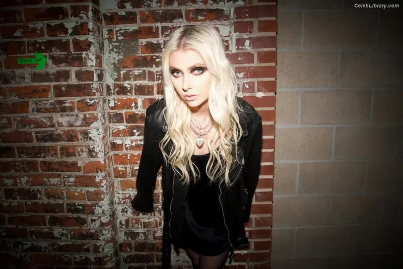 Taylor Momsen photo 15 of 1237