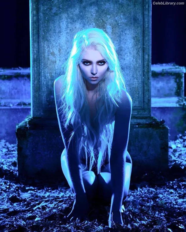 Taylor Momsen photo 16 of 1237