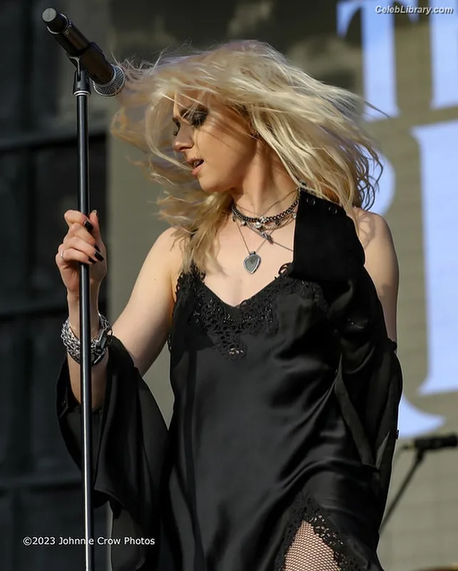Taylor Momsen photo 18 of 1237