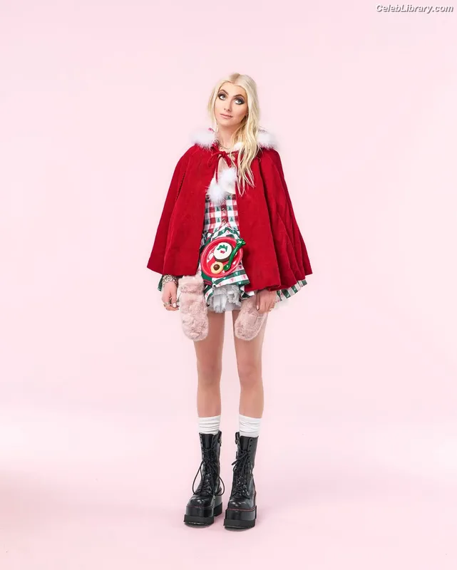 Taylor Momsen photo 21 of 1237