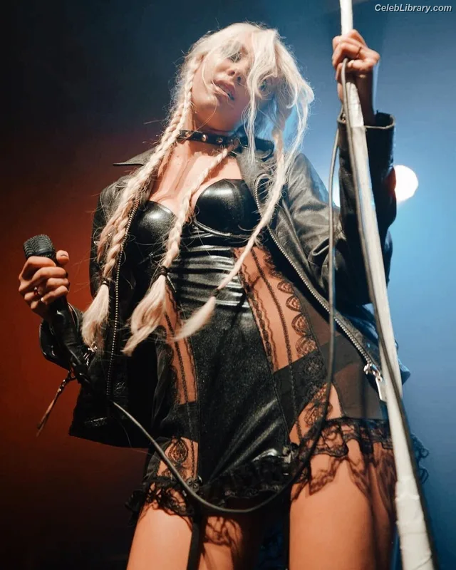 Taylor Momsen photo 22 of 1237
