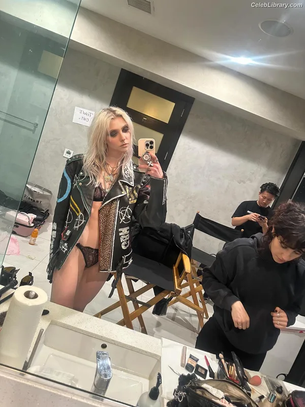 Taylor Momsen photo 3 of 1237