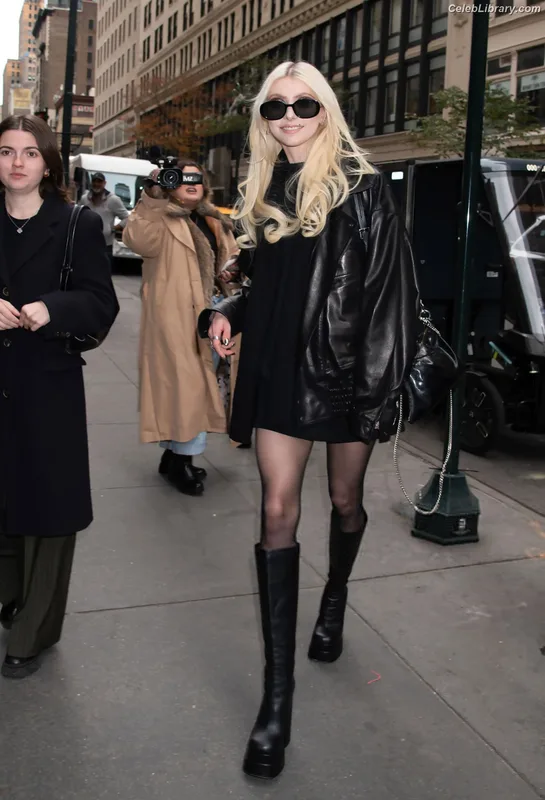 Taylor Momsen photo 7 of 1237