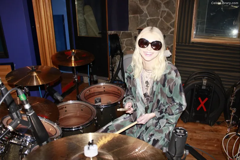 Taylor Momsen photo 13 of 1237